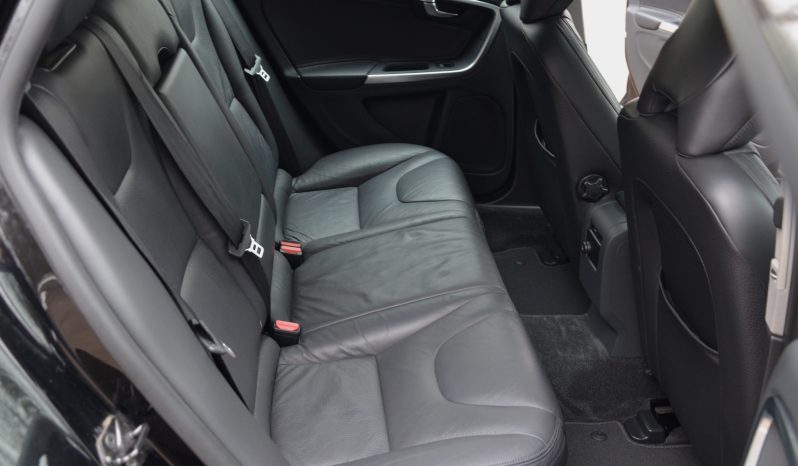 Tikko ievests. Volvo. V60 4×4 AWD  Summum. 2.4D5 (158kw -215z/s) Dīzelis ar automatisko ātrumkārbu.   full