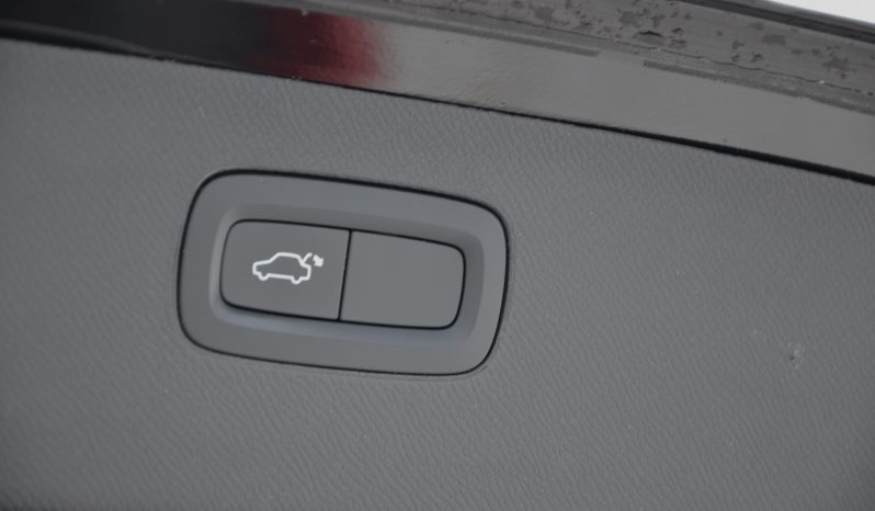 Tikko ievests. 2016 gada modelis. Volvo 2.0 T8 Plug-In-Hybrid Inscription Awd. Benzīns-Elektrība. 7 sēdvietas. full