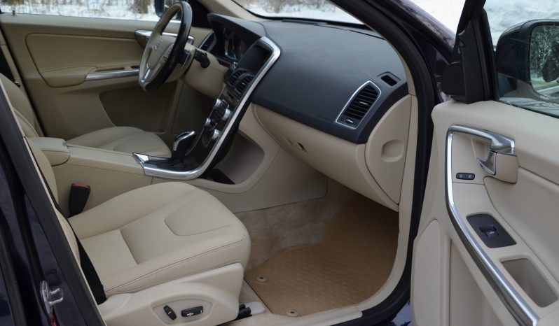 Tikko ievests. 2016 gada Modelis Volvo XC 60 Summum Xenium 2.4 Dīzelis Awd (4×4) Pilnpiedziņa ar automātisko ātrumkārbu. full