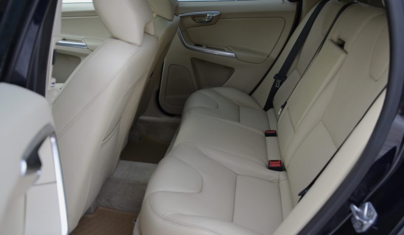 Tikko ievests. 2016 gada Modelis Volvo XC 60 Summum Xenium 2.4 Dīzelis Awd (4×4) Pilnpiedziņa ar automātisko ātrumkārbu. full