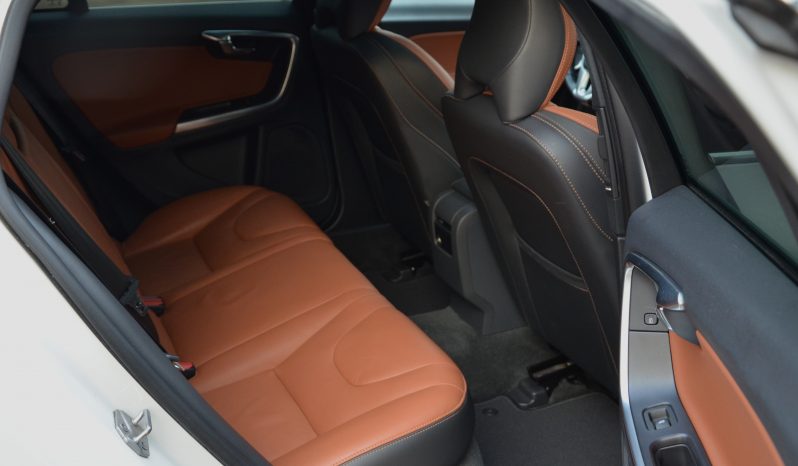 Tikko ievests 2016. Gada modelis. Volvo. V60 Plug-In Hybrid Summum. 2.4D6 (162kw -220z/s diesel + 50Kw-68z/s Electro= 288z/s) Awd pilnpiedziņa. full