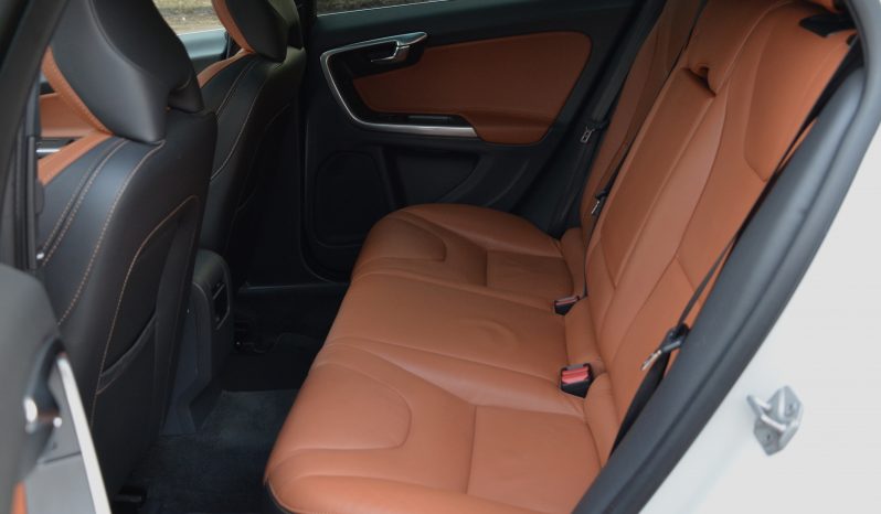 Tikko ievests 2016. Gada modelis. Volvo. V60 Plug-In Hybrid Summum. 2.4D6 (162kw -220z/s diesel + 50Kw-68z/s Electro= 288z/s) Awd pilnpiedziņa. full