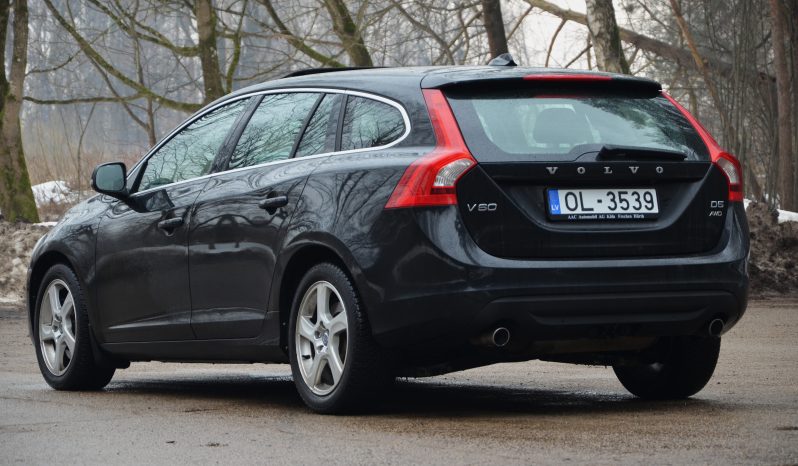 Tikko ievests. Volvo. V60 4×4 AWD  Summum. 2.4D5 (158kw -215z/s) Dīzelis ar automatisko ātrumkārbu.   full