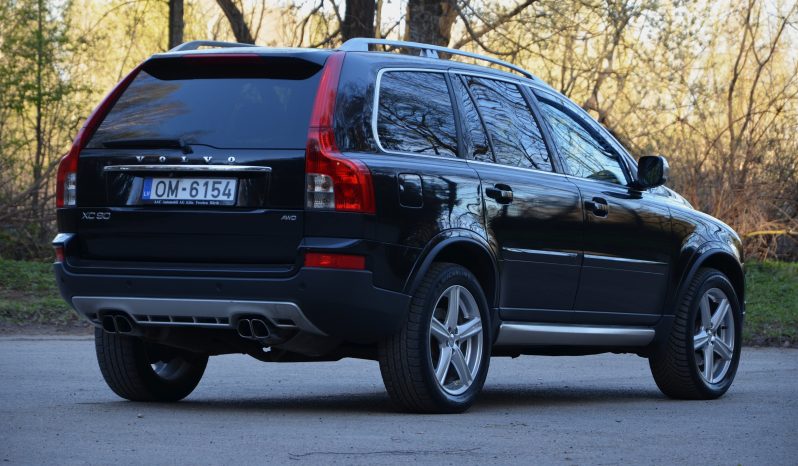 Tikko ievests 7- Vietas.  Volvo Xc90 R Design 2.4D5 (147Kw-200 Z/s) Dīzelis Awd (4×4) ar automātisko ātrumkārbu.  full