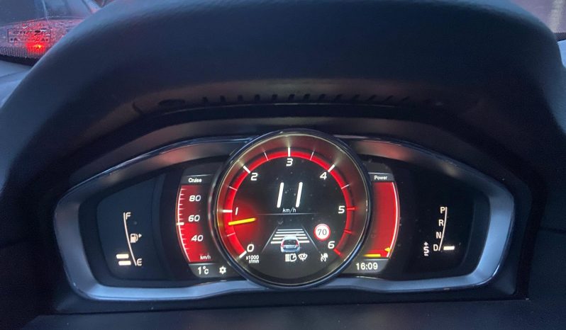 DRĪZUMA-Volvo Xc70 Summum XENIUM 2.4 D5 (158KW- 215 z/s)  4×4 AWD full