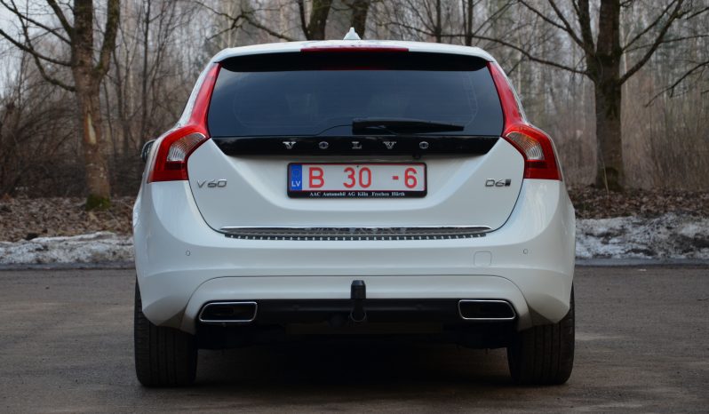 Tikko ievests 2016. Gada modelis. Volvo. V60 Plug-In Hybrid Summum. 2.4D6 (162kw -220z/s diesel + 50Kw-68z/s Electro= 288z/s) Awd pilnpiedziņa. full