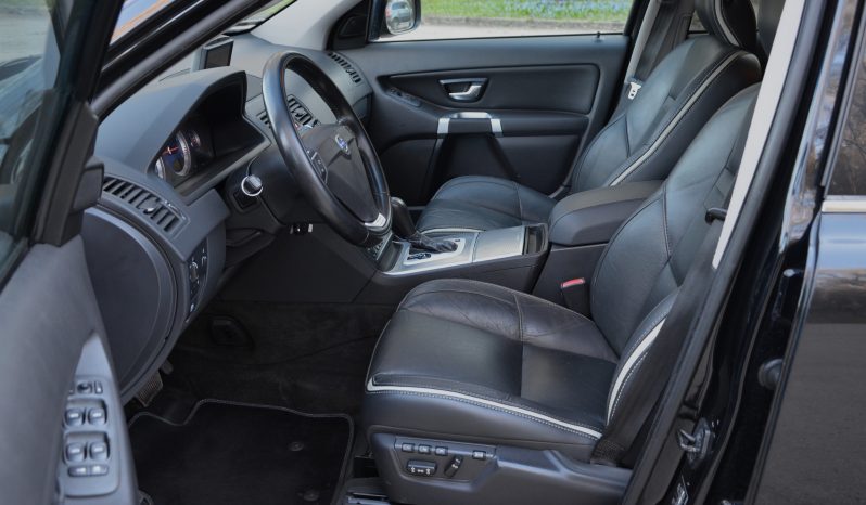 Tikko ievests 7- Vietas.  Volvo Xc90 R Design 2.4D5 (147Kw-200 Z/s) Dīzelis Awd (4×4) ar automātisko ātrumkārbu.  full