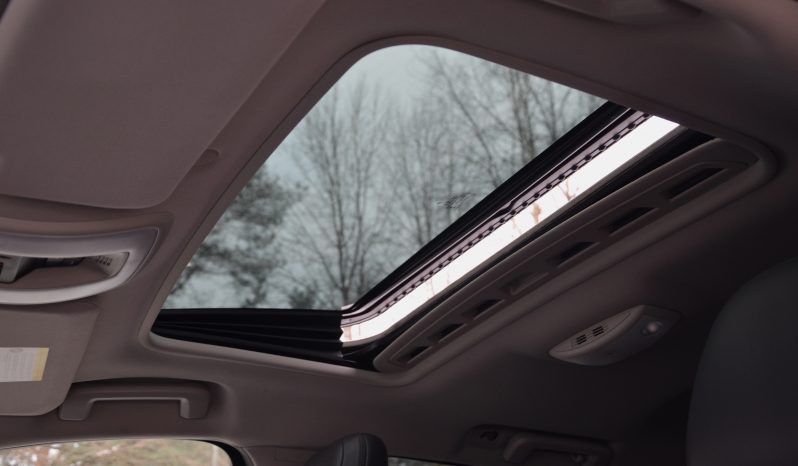 Tikko ievests. 2014. Gada modelis. Volvo. V60 Plug-In Hybrid Summum. 2.4D6 (158kw -215z/s diesel + 50Kw-68z/s Electro= 283z/s) Awd pilnpiedziņa. Krāsa Baltā pērle. full