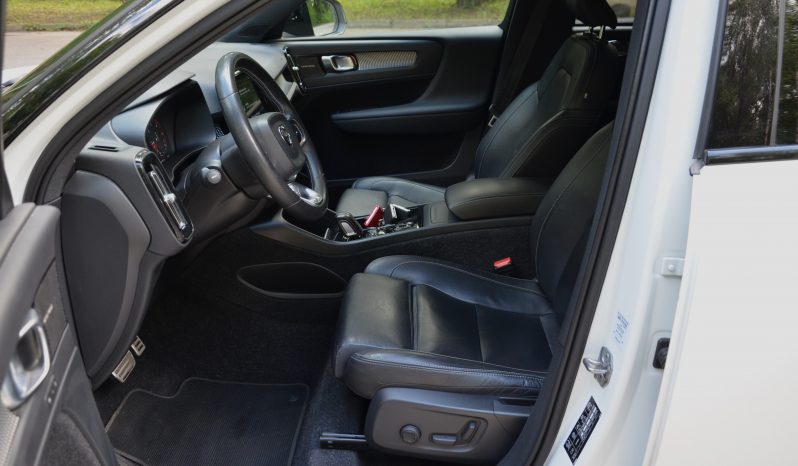 Tikko ievests. Volvo Xc40 R Design 4×4 Awd. 2.0 D4 (140 kw-190 z/s) Dīzelis. ar Automātisko ātrumkārbu. full