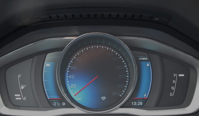 Tikko ievests. 2014. Gada modelis. Volvo. V60 Plug-In Hybrid Summum. 2.4D6 (158kw -215z/s diesel + 50Kw-68z/s Electro= 283z/s) Awd pilnpiedziņa. Krāsa Baltā pērle. full