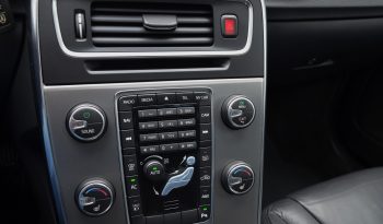 Tikko ievests. 2014. Gada modelis. Volvo. V60 Plug-In Hybrid Summum. 2.4D6 (158kw -215z/s diesel + 50Kw-68z/s Electro= 283z/s) Awd pilnpiedziņa. Krāsa Baltā pērle. full