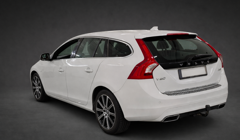 DRĪZUMĀ- Volvo. V60 Plug-In Hybrid Summum. 2.4D6 (158kw -215z/s diesel + 50Kw-68z/s Electro= 283z/s) Awd pilnpiedziņa. full