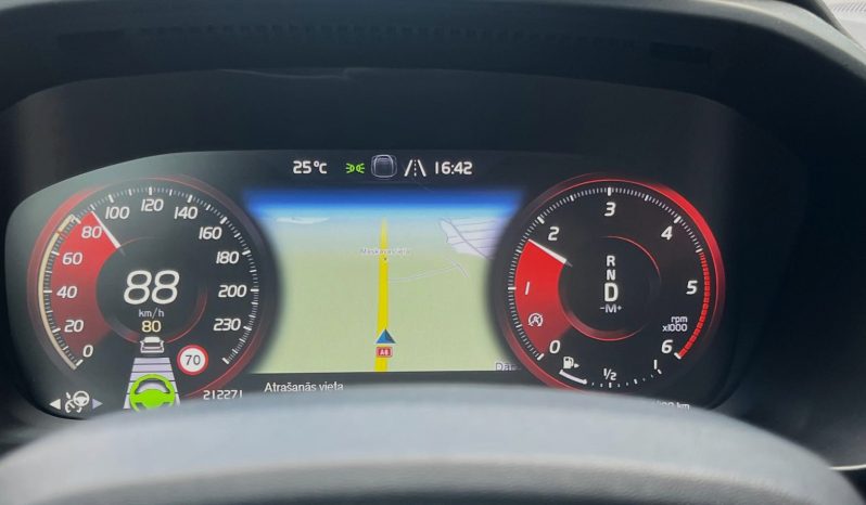 Tikko ievests. Volvo Xc40 R Design 4×4 Awd. 2.0 D4 (140 kw-190 z/s) Dīzelis. ar Automātisko ātrumkārbu. full
