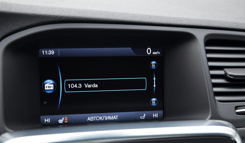 Tikko ievests. 2014. Gada modelis. Volvo. V60 Plug-In Hybrid Summum. 2.4D6 (158kw -215z/s diesel + 50Kw-68z/s Electro= 283z/s) Awd pilnpiedziņa. Krāsa Baltā pērle. full