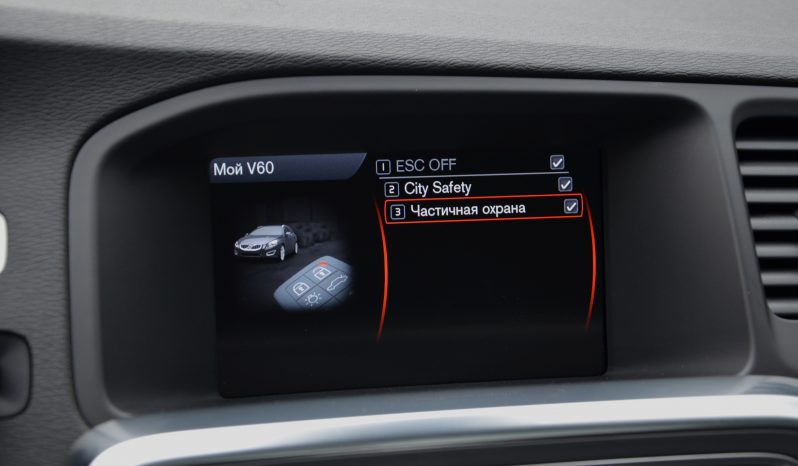 Tikko ievests. 2014. Gada modelis. Volvo. V60 Plug-In Hybrid Summum. 2.4D6 (158kw -215z/s diesel + 50Kw-68z/s Electro= 283z/s) Awd pilnpiedziņa. Krāsa Baltā pērle. full