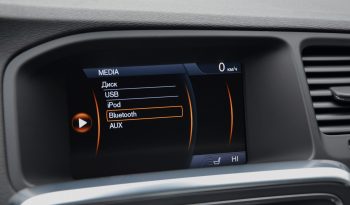 Tikko ievests. 2014. Gada modelis. Volvo. V60 Plug-In Hybrid Summum. 2.4D6 (158kw -215z/s diesel + 50Kw-68z/s Electro= 283z/s) Awd pilnpiedziņa. Krāsa Baltā pērle. full