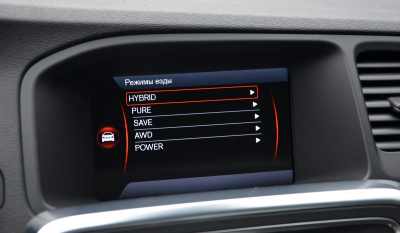 Tikko ievests. 2014. Gada modelis. Volvo. V60 Plug-In Hybrid Summum. 2.4D6 (158kw -215z/s diesel + 50Kw-68z/s Electro= 283z/s) Awd pilnpiedziņa. Krāsa Baltā pērle. full