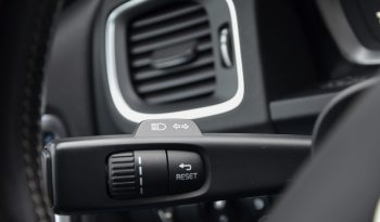 Tikko ievests. 2014. Gada modelis. Volvo. V60 Plug-In Hybrid Summum. 2.4D6 (158kw -215z/s diesel + 50Kw-68z/s Electro= 283z/s) Awd pilnpiedziņa. Krāsa Baltā pērle. full