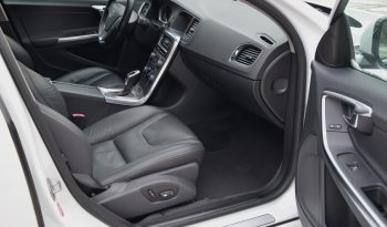 Tikko ievests. 2014. Gada modelis. Volvo. V60 Plug-In Hybrid Summum. 2.4D6 (158kw -215z/s diesel + 50Kw-68z/s Electro= 283z/s) Awd pilnpiedziņa. Krāsa Baltā pērle. full