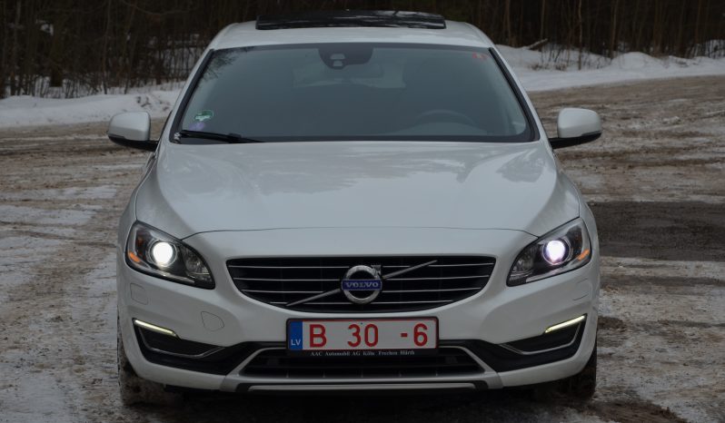 Tikko ievests. 2014. Gada modelis. Volvo. V60 Plug-In Hybrid Summum. 2.4D6 (158kw -215z/s diesel + 50Kw-68z/s Electro= 283z/s) Awd pilnpiedziņa. Krāsa Baltā pērle. full