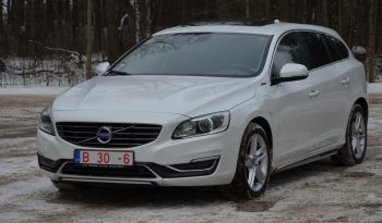Tikko ievests. 2014. Gada modelis. Volvo. V60 Plug-In Hybrid Summum. 2.4D6 (158kw -215z/s diesel + 50Kw-68z/s Electro= 283z/s) Awd pilnpiedziņa. Krāsa Baltā pērle. full