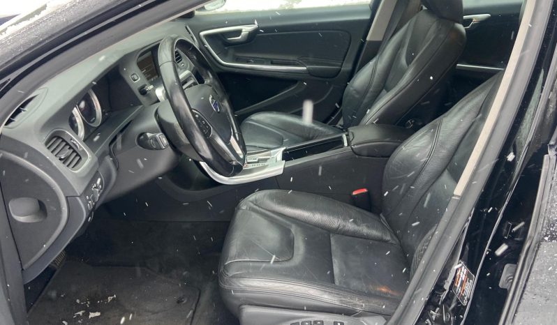 Drīzumā- Volvo. V60 4×4 AWD  Summum. 2.4D5 (158kw -215z/s) Dīzelis ar automatisko ātrumkārbu.   full