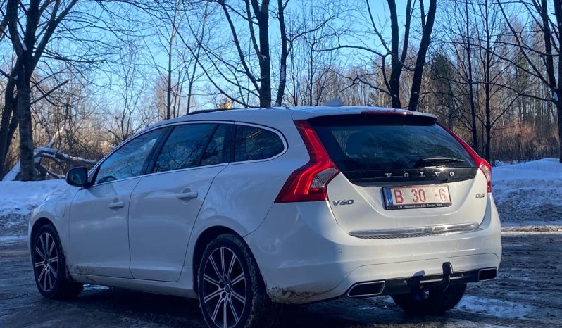 DRĪZUMĀ- Volvo. V60 Plug-In Hybrid Summum. 2.4D6 (158kw -215z/s diesel + 50Kw-68z/s Electro= 283z/s) Awd pilnpiedziņa. full