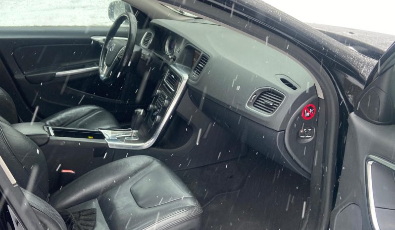 Drīzumā- Volvo. V60 4×4 AWD  Summum. 2.4D5 (158kw -215z/s) Dīzelis ar automatisko ātrumkārbu.   full