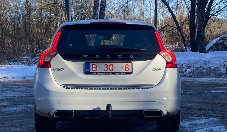 DRĪZUMĀ- Volvo. V60 Plug-In Hybrid Summum. 2.4D6 (158kw -215z/s diesel + 50Kw-68z/s Electro= 283z/s) Awd pilnpiedziņa. full