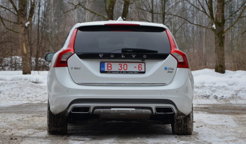 Tikko ievests. 2014. Gada modelis. Volvo. V60 Plug-In Hybrid Summum. 2.4D6 (158kw -215z/s diesel + 50Kw-68z/s Electro= 283z/s) Awd pilnpiedziņa. Krāsa Baltā pērle. full