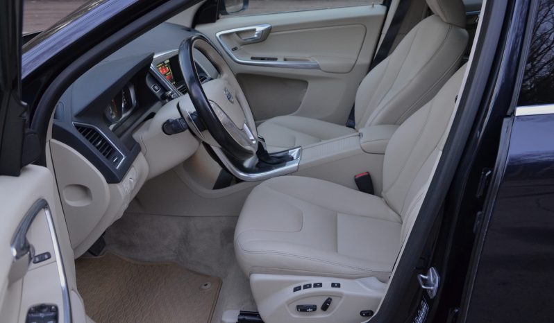 Tikko ievests. 2016 gada Modelis Volvo XC 60 Summum Xenium 2.4 Dīzelis Awd (4×4) Pilnpiedziņa ar automātisko ātrumkārbu. full