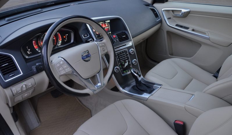 Tikko ievests. 2016 gada Modelis Volvo XC 60 Summum Xenium 2.4 Dīzelis Awd (4×4) Pilnpiedziņa ar automātisko ātrumkārbu. full