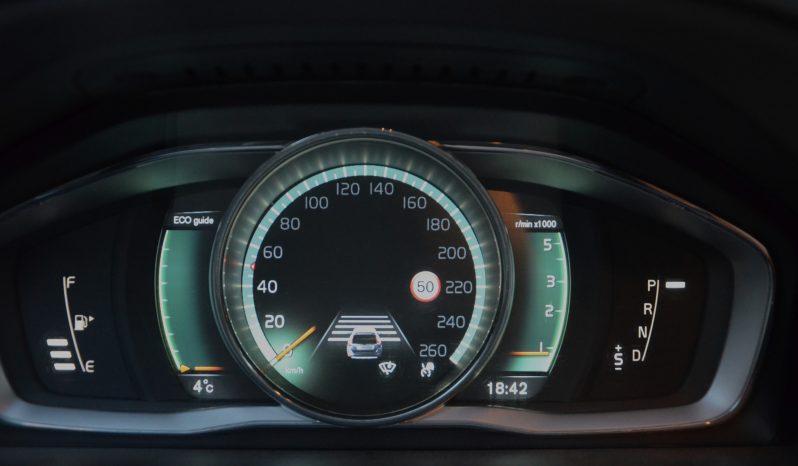 Tikko ievests. 2016 gada Modelis Volvo XC 60 Summum Xenium 2.4 Dīzelis Awd (4×4) Pilnpiedziņa ar automātisko ātrumkārbu. full