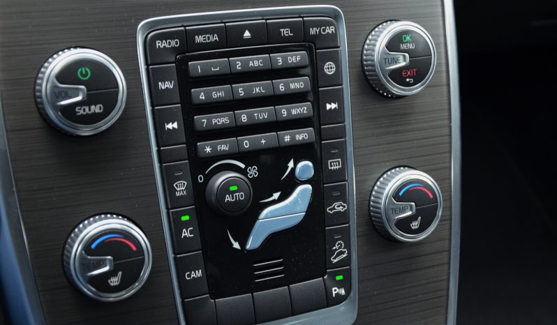 Tikko ievests-Volvo XC 70 Summum 2.4 Dīzelis 4×4 Awd . Ar automātisko ātrumkārbu. full