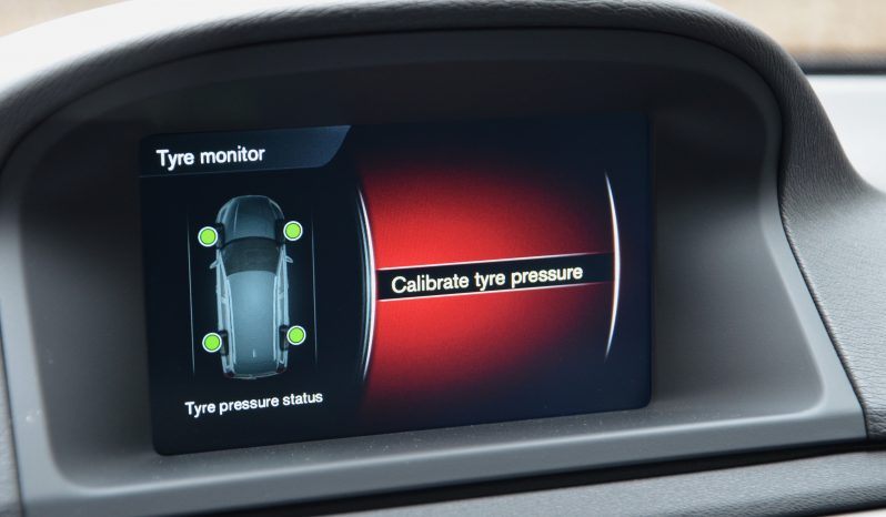 Tikko ievests-Volvo XC 70 Summum 2.4 Dīzelis 4×4 Awd . Ar automātisko ātrumkārbu. full