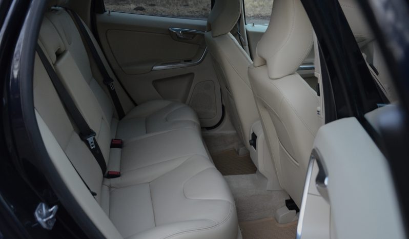 Tikko ievests. 2016 gada Modelis Volvo XC 60 Summum Xenium 2.4 Dīzelis Awd (4×4) Pilnpiedziņa ar automātisko ātrumkārbu. full