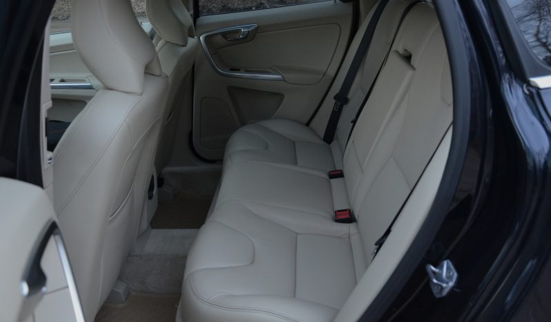 Tikko ievests. 2016 gada Modelis Volvo XC 60 Summum Xenium 2.4 Dīzelis Awd (4×4) Pilnpiedziņa ar automātisko ātrumkārbu. full