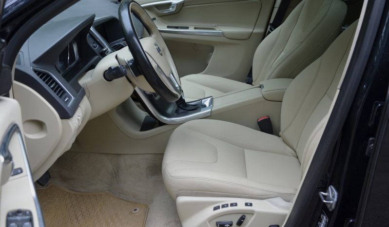 Tikko ievests. 2016 gada Modelis Volvo XC 60 Summum Xenium 2.4 Dīzelis Awd (4×4) Pilnpiedziņa ar automātisko ātrumkārbu. full