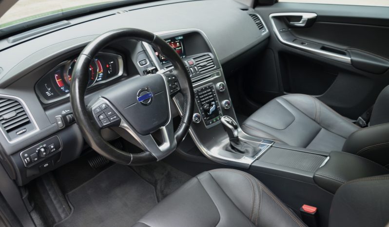 Tikko ievests. Volvo XC 60 Summum  2.4 D5 (158KW-215z/s)  Dīzelis Awd (4×4) Pilnpiedziņa ar automātisko ātrumkārbu. full
