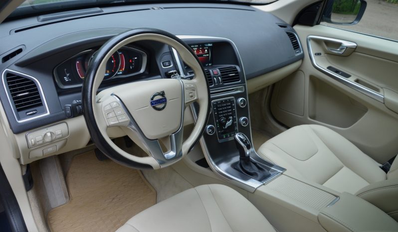 Tikko ievests. 2016 gada Modelis Volvo XC 60 Summum Xenium 2.4 Dīzelis Awd (4×4) Pilnpiedziņa ar automātisko ātrumkārbu. full