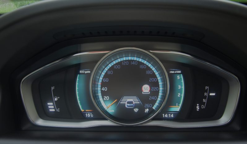 Tikko ievests. 2016 gada Modelis Volvo XC 60 Summum Xenium 2.4 Dīzelis Awd (4×4) Pilnpiedziņa ar automātisko ātrumkārbu. full