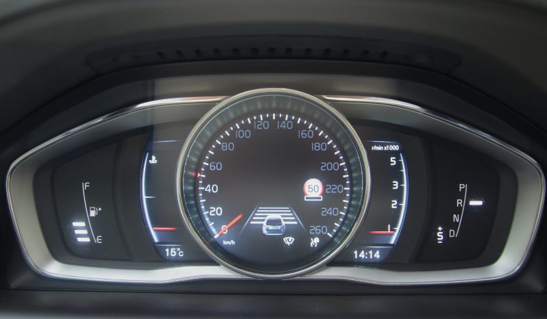 Tikko ievests. 2016 gada Modelis Volvo XC 60 Summum Xenium 2.4 Dīzelis Awd (4×4) Pilnpiedziņa ar automātisko ātrumkārbu. full