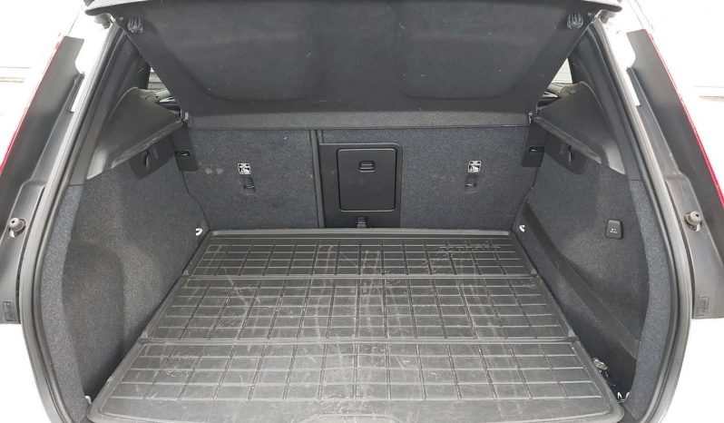 Drīzumā-Volvo XC40 “R Design”  4×4 AWD full