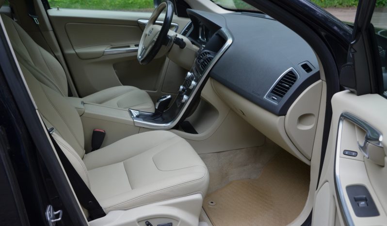 Tikko ievests. 2016 gada Modelis Volvo XC 60 Summum Xenium 2.4 Dīzelis Awd (4×4) Pilnpiedziņa ar automātisko ātrumkārbu. full