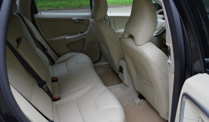 Tikko ievests. 2016 gada Modelis Volvo XC 60 Summum Xenium 2.4 Dīzelis Awd (4×4) Pilnpiedziņa ar automātisko ātrumkārbu. full