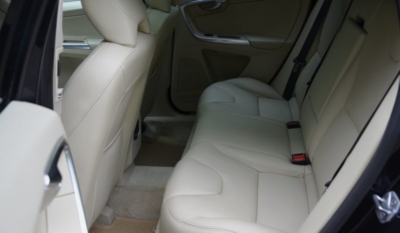 Tikko ievests. 2016 gada Modelis Volvo XC 60 Summum Xenium 2.4 Dīzelis Awd (4×4) Pilnpiedziņa ar automātisko ātrumkārbu. full