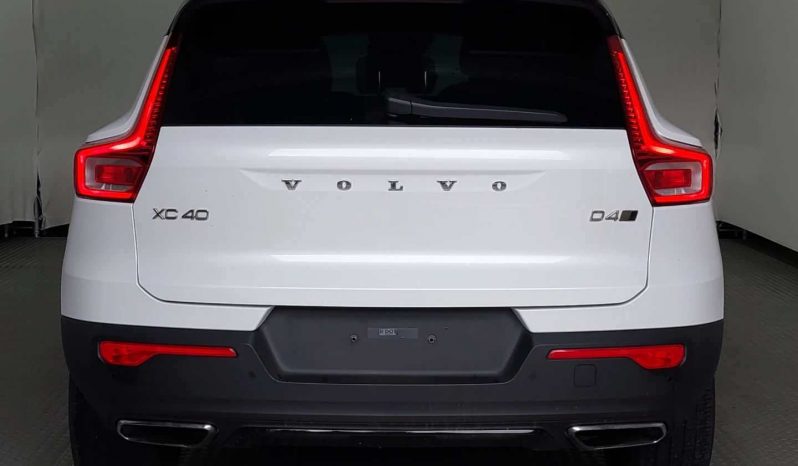 Drīzumā-Volvo XC40 “R Design”  4×4 AWD full