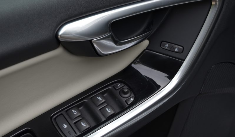 Tikko ievests 2016. Gada modelis. Volvo. V60 Plug-In Hybrid Summum. 2.4D5 Dīzelis+ Elektrība. 4×4 Awd Pilnpiedziņa. full
