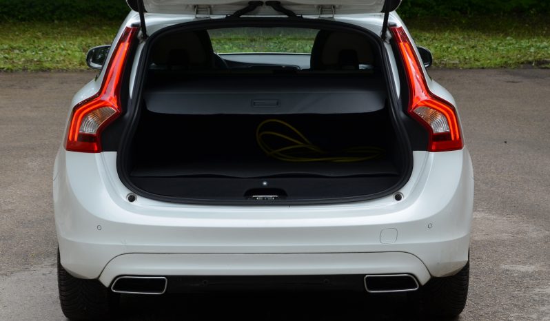 Tikko ievests 2016. Gada modelis. Volvo. V60 Plug-In Hybrid Summum. 2.4D5 Dīzelis+ Elektrība. 4×4 Awd Pilnpiedziņa. full