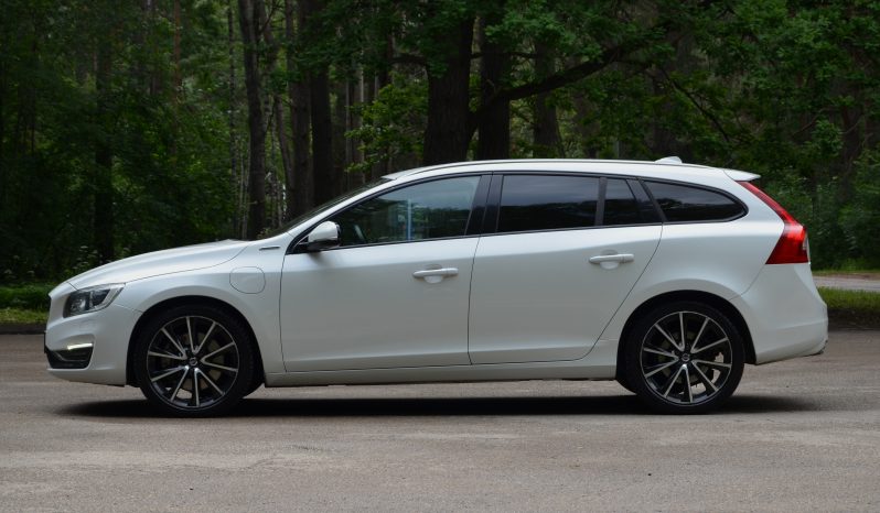 Tikko ievests 2016. Gada modelis. Volvo. V60 Plug-In Hybrid Summum. 2.4D5 Dīzelis+ Elektrība. 4×4 Awd Pilnpiedziņa. full